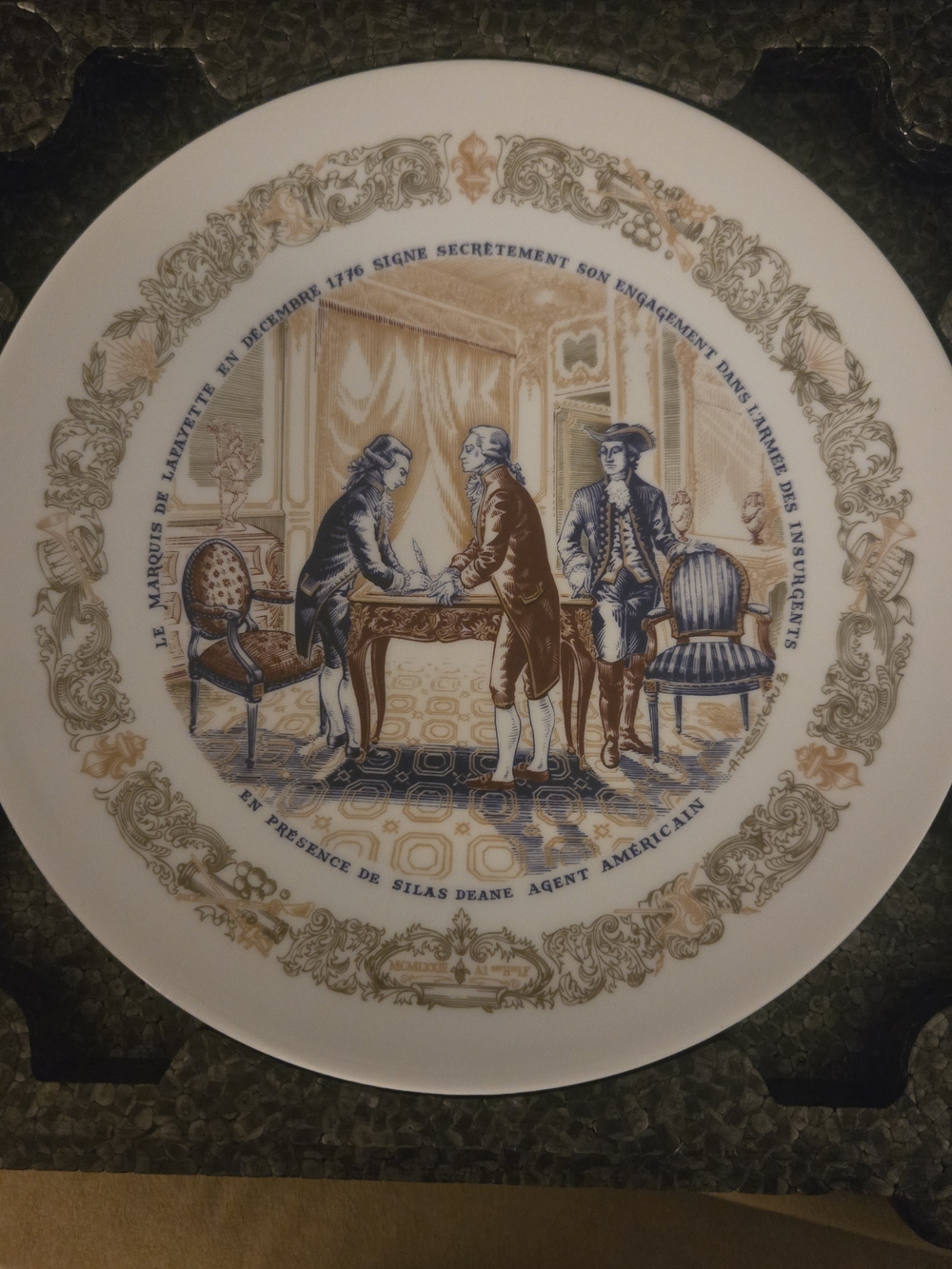 Decorative Historical Collector Plate in Blue and Gold